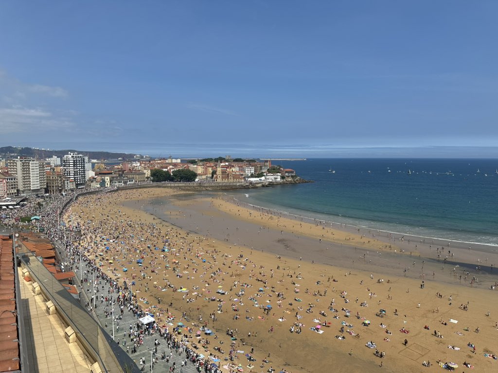 Tanizen's tweet image. Que bonito que es Gijón. 😍😍😍