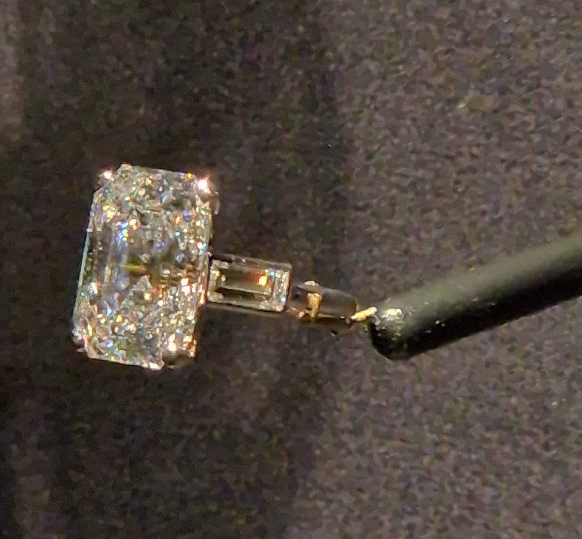 IanLloydRoyal's tweet image. Enjoyed seeing items belonging to 20th Century icons in the #Cartier exbn @V_and_A - #PrincessGrace ruby and diamond tiara and her engt ring given to her by #PrinceRainier, #JackieKennedy 1962 gold watch now owned by #KimKardashian &amp;amp; #ElizabethTaylor ruby necklace from Mike Todd
