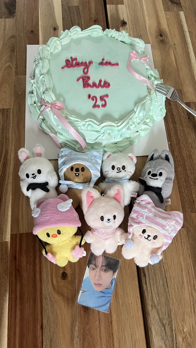 HanjiCoco_'s tweet photo. Celebrating sweet moments with even sweeter company ✨💕 

@3RAAACHAN @Cutie_papootie @ShishiGom @jessatini1 @Sashuke25 @hynjinsdumpling @stay_skz2501 @FaliveneLorena @Vox_Tenshi 

#dominaATE_Paris #SKZOO #STAY #Hanjisung https://t.co/IbMntKksdG