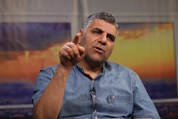 #کارگردان فیلم "#اتاقک_گلی"
محمد عسگری با بیان اینکه «اتاقکی گلی» فقط یک فیلم درباره جنگ و #عملیات_مرصاد نیست، گفت: در این فیلم نشان می‌دهیم که چگونه مردم عادی در شرایط غیرعادی، قهرمان می‌شوند. عملیات مرصاد نه تنها یک پیروزی نظامی، بلکه نمادی از وحدت ملی در برابر خیانت بود!