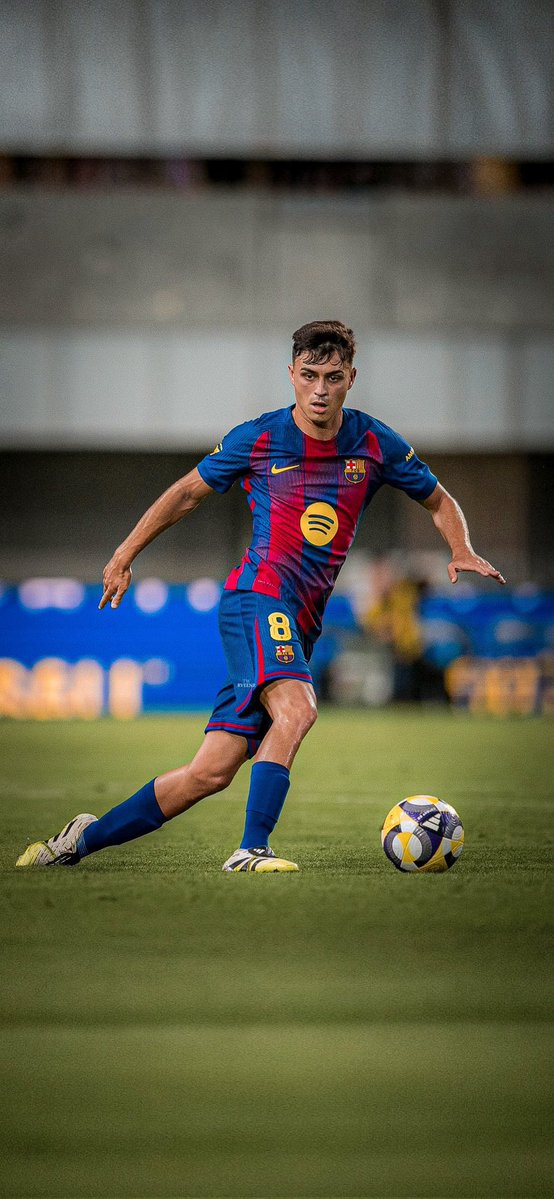 IntermiamiFR_'s tweet image. Entre temps je tiens à rappeler à ceux qui n’ont pas connu Iniesta profitent de Pedri 😮💨🍗❤️