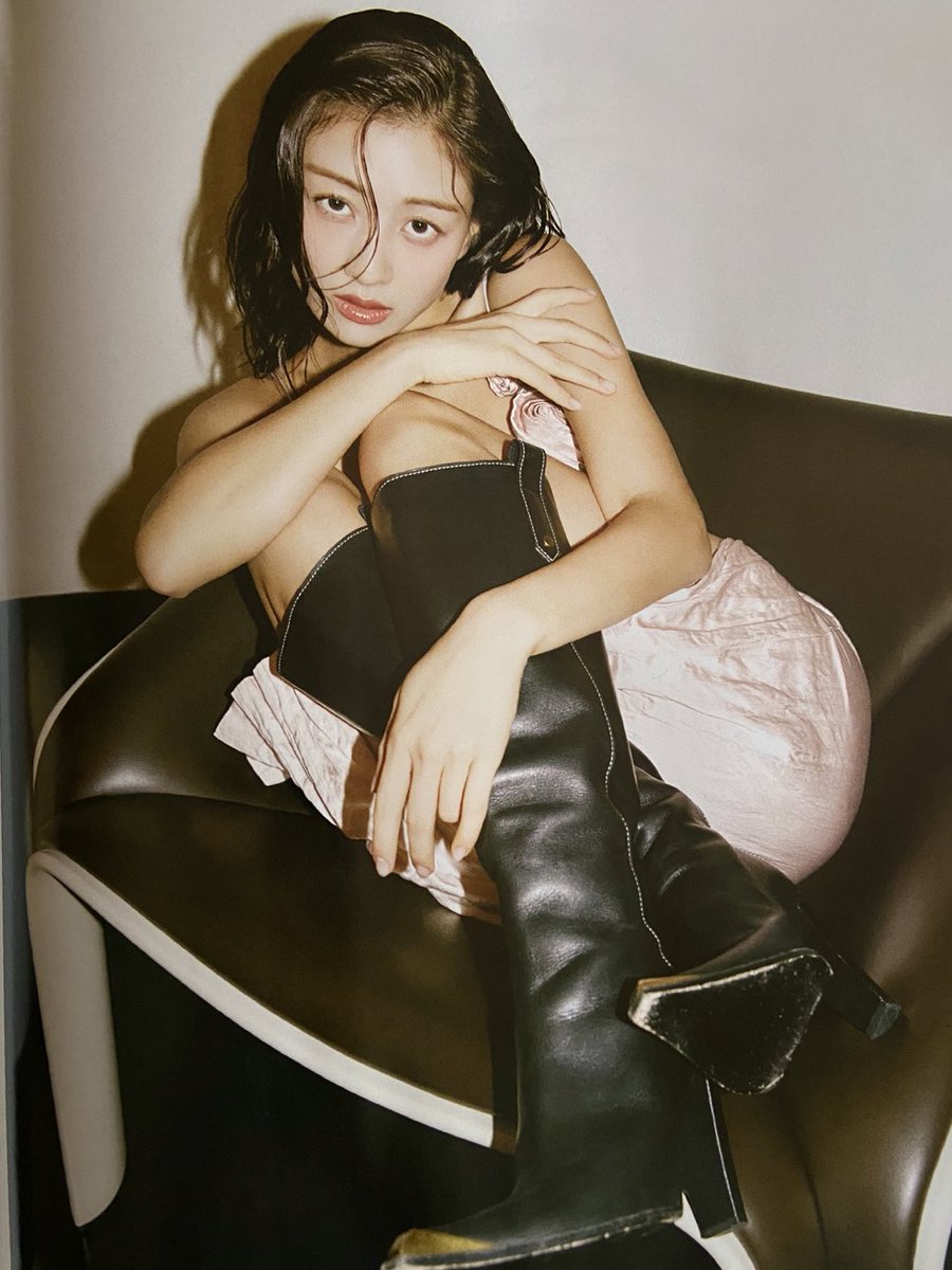 jihyoschae's tweet image. EXCUSE ME????