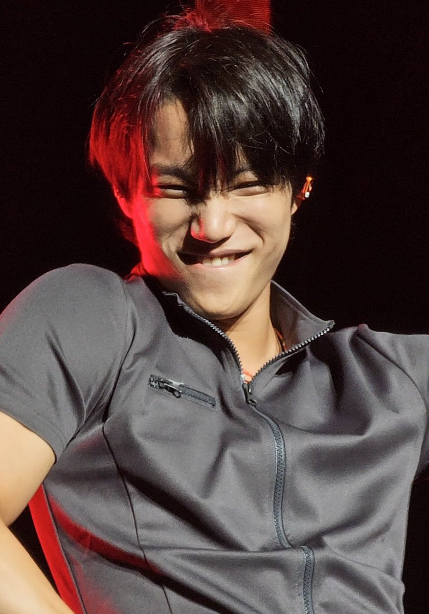 i want to  bite him🥺