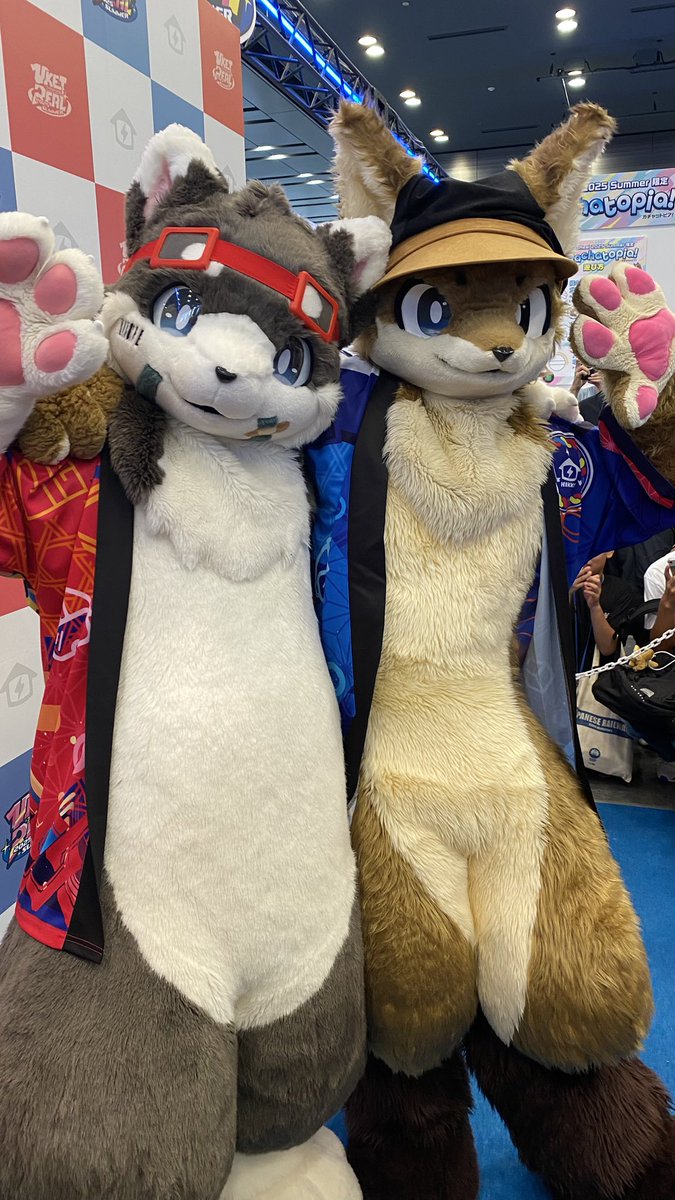 yuuki0810magma1's tweet image. 久しぶりのメンバーたち!周りはすごい人数でしたがやっぱりプロ体の人気はすごい!ファンサも行ってて、すごい熱狂でした!
後、何気にがみ犬くんがシャツ着てないのはレアかも?
#Vketreal
#プロダクション体育館