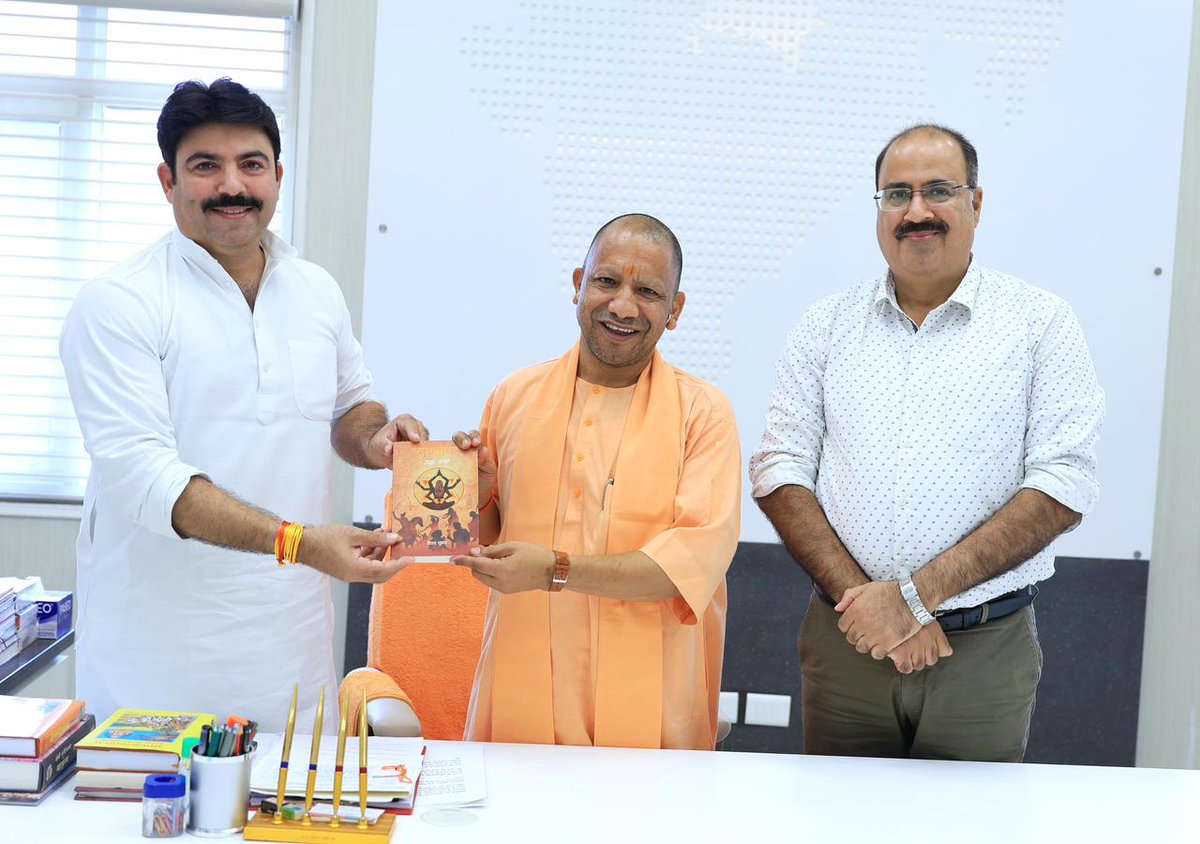 Dr. Shalabh Mani Tripathi (@shalabhmani) on Twitter photo उत्तर प्रदेश के यशस्वी मुख्यमंत्री माननीय श्री <a href="/myogiadityanath/">Yogi Adityanath</a> जी से लखनऊ स्थित उनके शासकीय आवास 5, कालीदास मार्ग पर शिष्टाचार भेंट कर उन्हें वरिष्ठ प्रशासनिक अधिकारी श्री <a href="/VishwaMishr/">Vishwa Bhushan</a> जी की लिखी पुस्तक “सनातन” भेंट की, इस अवसर पर ज्येष्ठ भ्राता श्री शैलेश मणि त्रिपाठी जी भी उत्तर प्रदेश के यशस्वी मुख्यमंत्री माननीय श्री <a href="/myogiadityanath/">Yogi Adityanath</a> जी से लखनऊ स्थित उनके शासकीय आवास 5, कालीदास मार्ग पर शिष्टाचार भेंट कर उन्हें वरिष्ठ प्रशासनिक अधिकारी श्री <a href="/VishwaMishr/">Vishwa Bhushan</a> जी की लिखी पुस्तक “सनातन” भेंट की, इस अवसर पर ज्येष्ठ भ्राता श्री शैलेश मणि त्रिपाठी जी भी