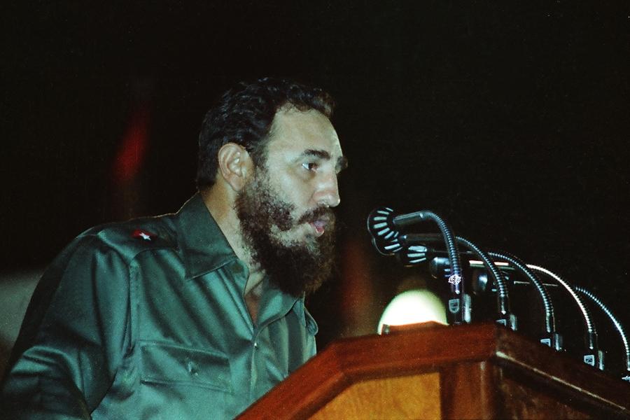 De #FidelPorSiempre
"La Revolución erradicó la explotación de los menores y la discriminación en el empleo y el salario por motivo del color de la piel. La mujer, antes marginada, participa hoy en todos los sectores de la producción y los servicios (…)"
#SanctiSpíritusEnMarcha