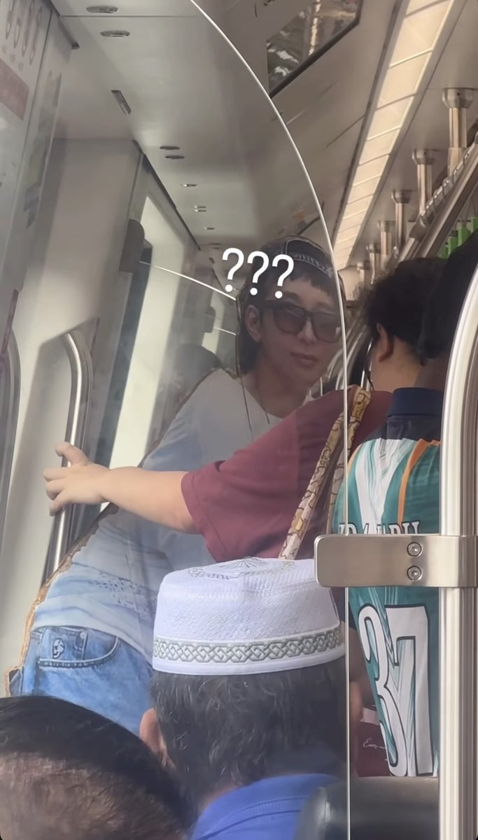everyone__cat's tweet image. 제 친구가 싱가포르에서 전원우를 우연히 만났어요ㅋㅋㅋㅋㅋㅋ