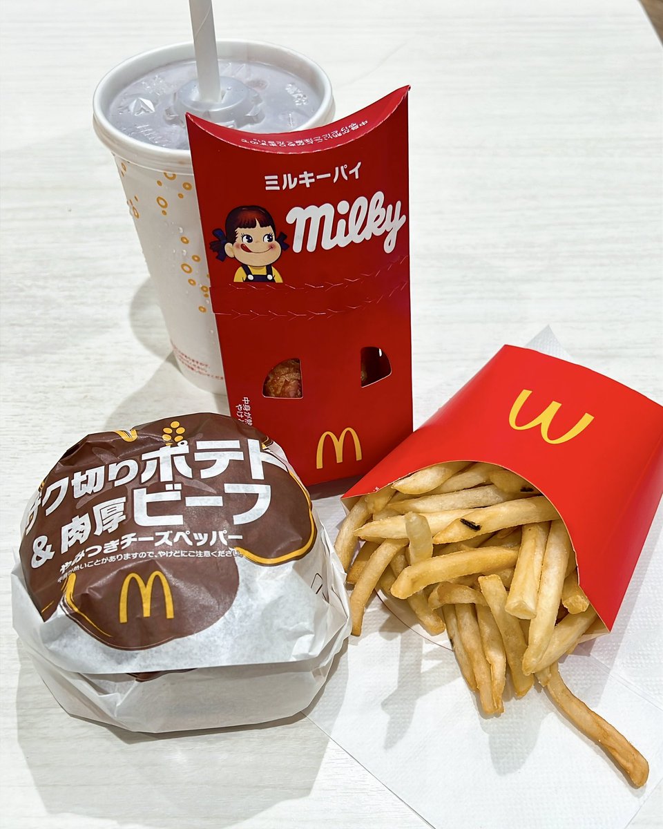 aruto_usavich's tweet photo. よくやくお昼ごはん🍔
と思ったら、娘ちゃん起きちゃったから5分で食べなきゃ…😅 https://t.co/4ihyct6mlN