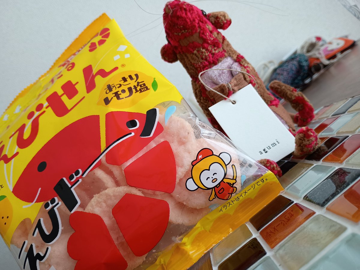 高槻駅のセブンイレブンでようやく見つけた。かわいい。
#ひざーるを探せ