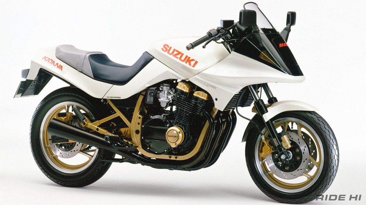 PutiMotor's tweet image. '84 スズキGSX750S KATANAの解説❗️
社内デザインによるリトラクタブルライトを初採用。
ムートデザインに斬新なコントラストで切り裂くシェイプを形成。
ただ国内ファンには二番煎じ的な位置づけとなってしまい、ヘッドライト常時点灯を義務づけられ、短命に終わった😢
ride-hi.com/machine/suzuki…