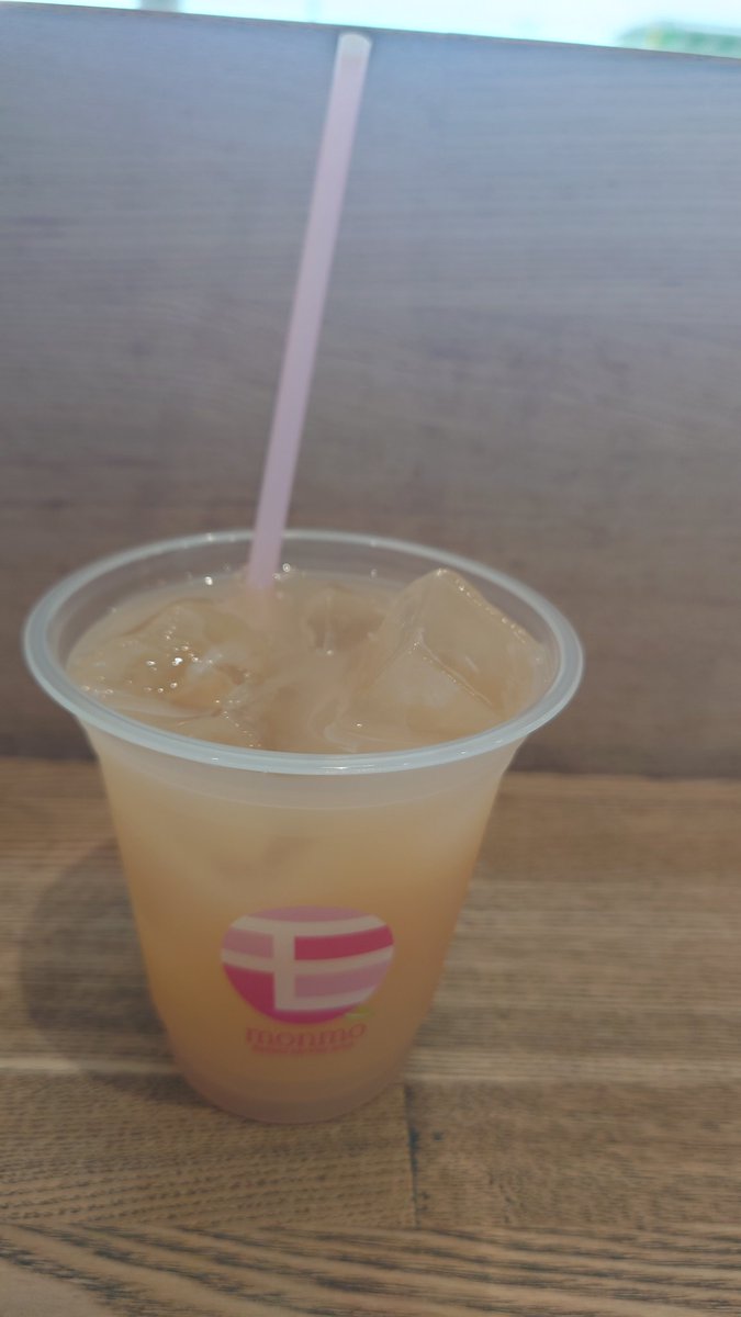 kingyo_ran's tweet image. 蛇口からでるモモジュースもいただきます