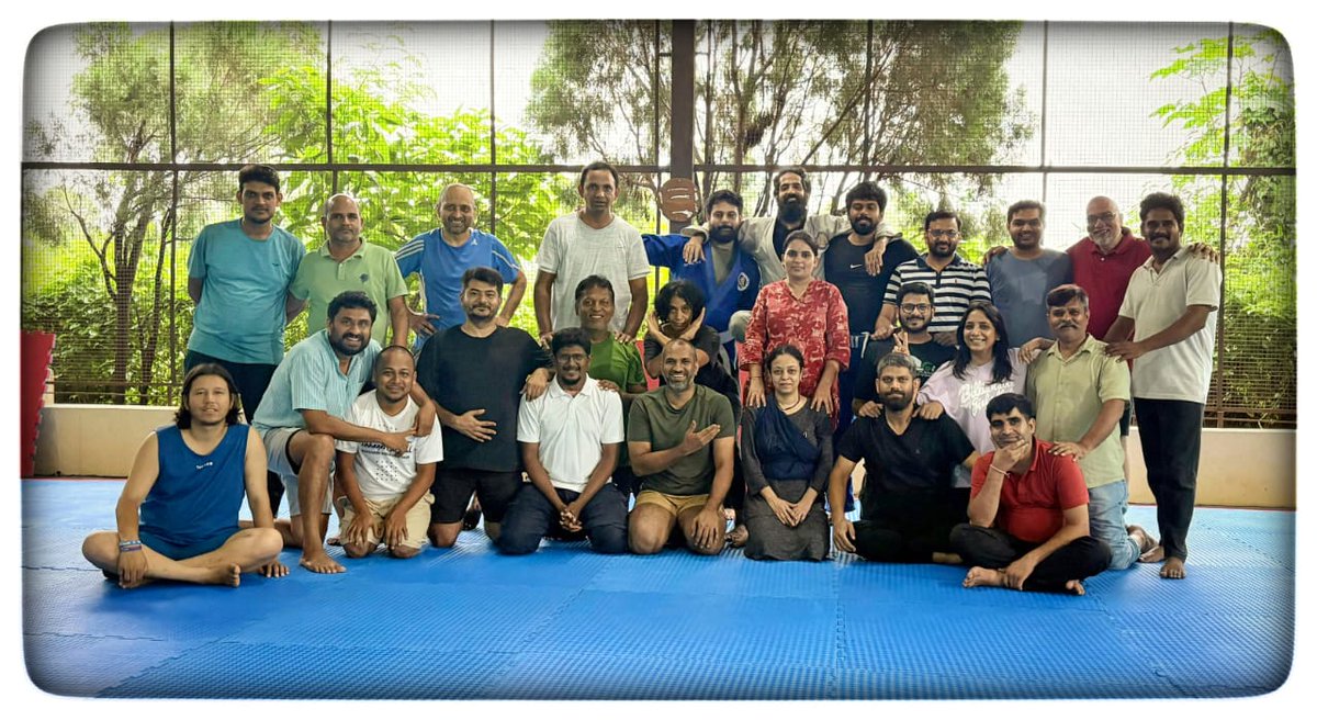 SachinAhimsa's tweet image. 10 days in Sevagram in 2 diverse camps. An introduction to Ahimsa Ke Raste to 35 new friends and then a reflection with 25 of our most seasoned Sathis on how to deepen our practice. Coming away new joy and confidence. Jai Jagat!