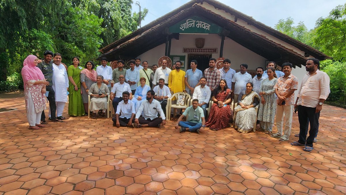 SachinAhimsa's tweet image. 10 days in Sevagram in 2 diverse camps. An introduction to Ahimsa Ke Raste to 35 new friends and then a reflection with 25 of our most seasoned Sathis on how to deepen our practice. Coming away new joy and confidence. Jai Jagat!