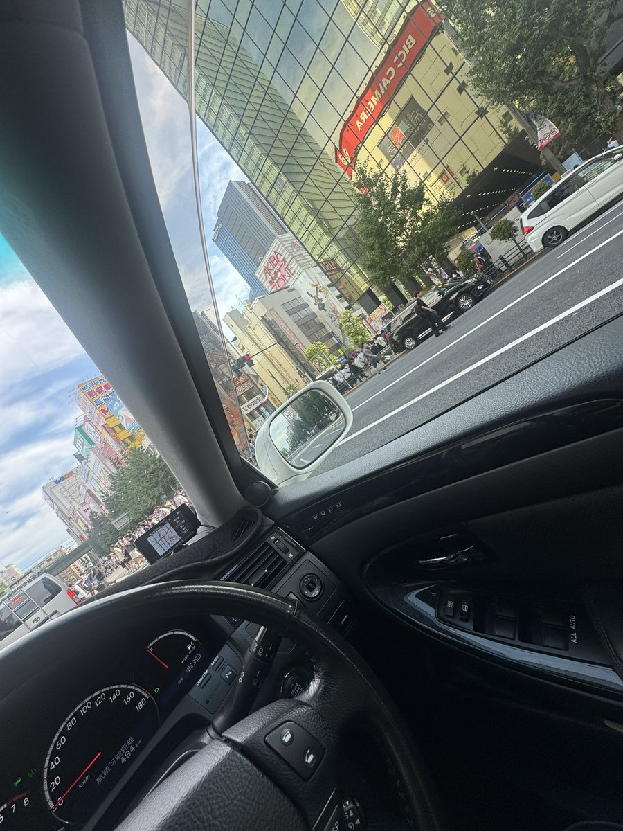 sizukiRS's tweet image. ほな離脱しますね
バイバイ秋葉原