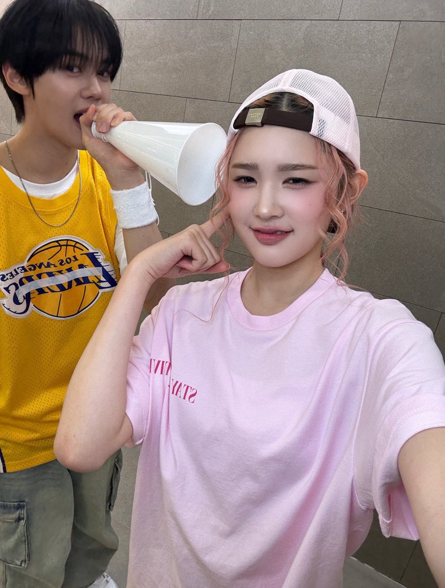taeraezero's tweet image. Help this is like how older brothers like to annoy their younger sister 😭😭😭