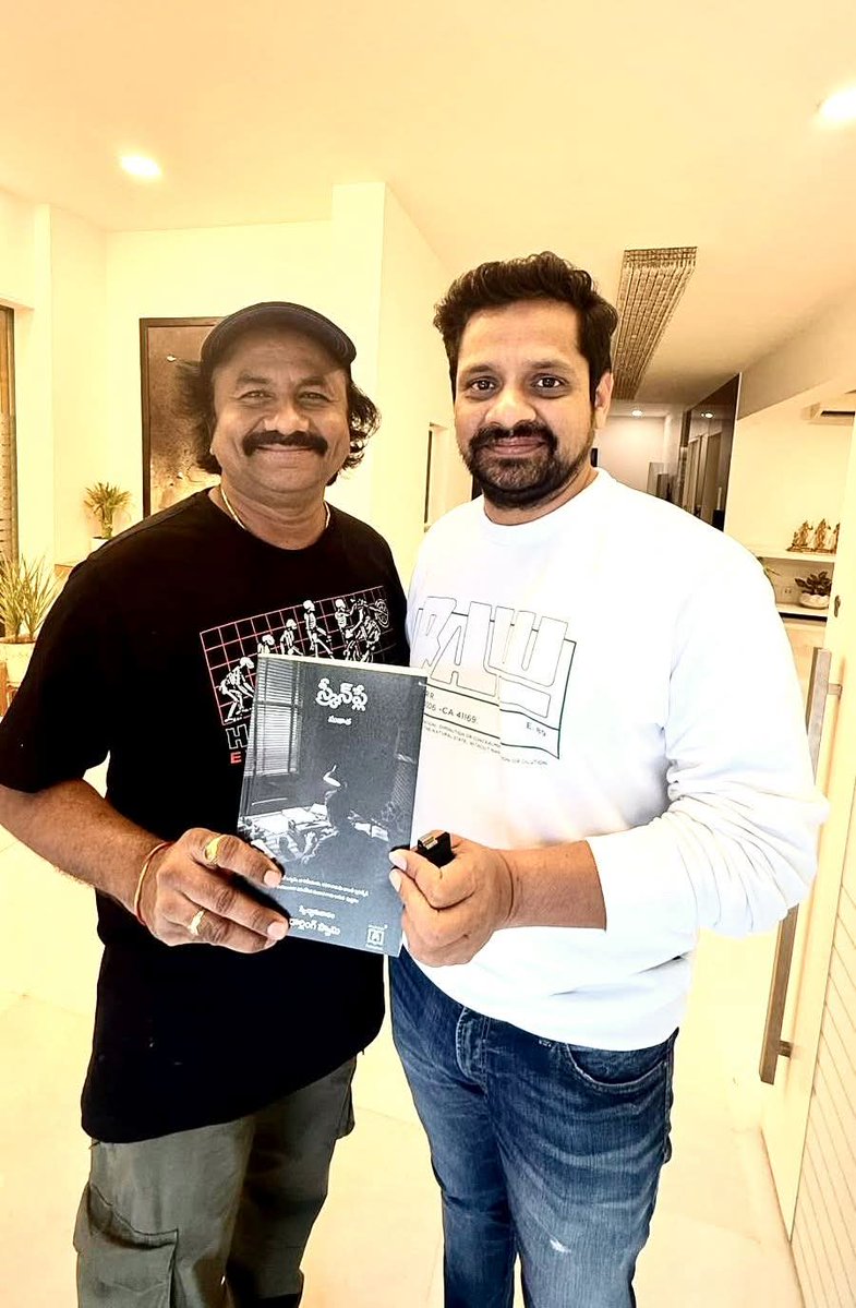 Teluguvision (@teluguvision_) on Twitter photo Whether you're a newcomer dreaming of writing your first script or a seasoned professional in the TFI, #Screenplay book offers practical insights into the craft of screenwriting
amzn.in/d/6ijVJxN
<a href="/DarlingSwamy9/">Darling Swamy</a> <a href="/vrsiddareddy/">Venkat Sid</a> <a href="/MahyPallav/">Mahy Bezawada</a> <a href="/AnvikshikiPub/">Anvikshiki Publishers</a> Whether you're a newcomer dreaming of writing your first script or a seasoned professional in the TFI, #Screenplay book offers practical insights into the craft of screenwriting
amzn.in/d/6ijVJxN
<a href="/DarlingSwamy9/">Darling Swamy</a> <a href="/vrsiddareddy/">Venkat Sid</a> <a href="/MahyPallav/">Mahy Bezawada</a> <a href="/AnvikshikiPub/">Anvikshiki Publishers</a>