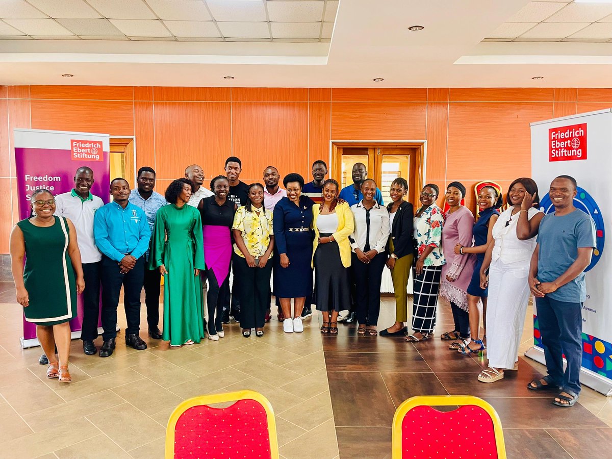 TushemeririweK's tweet image. During Module 3 @fesuganda as Young leaders, @SarahBireete challenged us the youths to read The Constitution of the Republic of Uganda. She stressed a popular saying that if your don't read, you have no right to speak.
My fellow Youths let’s read the supreme law of the land.