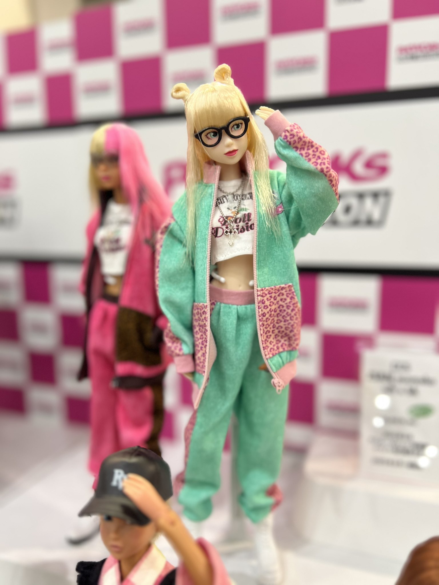 ♡momo♡ ガチャ詰めポーチ様 london エアリアルパイルcoat 𝖓𝖆𝖍𝖔𝖙𝖆𝖘𝖘 on X: