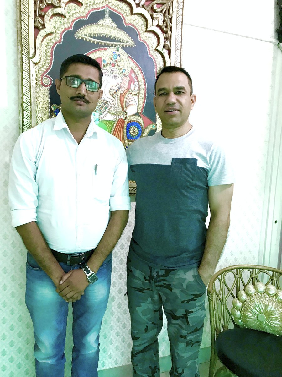 Ashish Kr Mishra ЁЯЗоЁЯЗ│ (@indiancopashish) on Twitter photo -------рдХрднреА-рдХрднреА рдХрд┐рд╕реА Senior Officer рдХреЛ рджрд┐рд▓ рд╕реЗ рд╕рд▓рд╛рдо рдХрд░рдиреЗ рдХрд╛ рдорди рдХрд░рддрд╛ рд╣реИ | рдХрднреА-рдХрднреА рд╣рдо рдЙрдирд╕реЗ рдЗрддрдирд╛ рдкреНрд░рднрд╛рд╡рд┐рдд рд╣реЛрддреЗ рд╣реИ рдХрд┐ рдЙрдирдХреЗ рдЬреИрд╕рд╛ рдмрдирдиреЗ рдХреЛ рдорди рдХрд░рддрд╛ рд╣реИ | рдХрднреА-рдХрднреА рдЙрдирдХреЗ рд╕рдВрдШрд░реНрд╖реЛрдВ рдФрд░ рд╕рдлрд▓рддрд╛рдУрдВ рдХреА рдХрд╣рд╛рдирд┐рдпрд╛рдВ рдкрдврд╝рддрд╛ рд╣реВрдБ рдФрд░ рдЖрдЬ рднреА рдЙрдирдХреЛ рд╡реИрд╕реЗ рд╣реА рдкрд╛рддрд╛ рд╣реВрдБ рддрдм рдЙрдиреНрд╣реЗрдВ рд╡рдВрджрди рдХрд░рдиреЗ рдХрд╛ рдорди рдХрд░рддрд╛ рд╣реИ |
------рд╢реНрд░реА -------рдХрднреА-рдХрднреА рдХрд┐рд╕реА Senior Officer рдХреЛ рджрд┐рд▓ рд╕реЗ рд╕рд▓рд╛рдо рдХрд░рдиреЗ рдХрд╛ рдорди рдХрд░рддрд╛ рд╣реИ | рдХрднреА-рдХрднреА рд╣рдо рдЙрдирд╕реЗ рдЗрддрдирд╛ рдкреНрд░рднрд╛рд╡рд┐рдд рд╣реЛрддреЗ рд╣реИ рдХрд┐ рдЙрдирдХреЗ рдЬреИрд╕рд╛ рдмрдирдиреЗ рдХреЛ рдорди рдХрд░рддрд╛ рд╣реИ | рдХрднреА-рдХрднреА рдЙрдирдХреЗ рд╕рдВрдШрд░реНрд╖реЛрдВ рдФрд░ рд╕рдлрд▓рддрд╛рдУрдВ рдХреА рдХрд╣рд╛рдирд┐рдпрд╛рдВ рдкрдврд╝рддрд╛ рд╣реВрдБ рдФрд░ рдЖрдЬ рднреА рдЙрдирдХреЛ рд╡реИрд╕реЗ рд╣реА рдкрд╛рддрд╛ рд╣реВрдБ рддрдм рдЙрдиреНрд╣реЗрдВ рд╡рдВрджрди рдХрд░рдиреЗ рдХрд╛ рдорди рдХрд░рддрд╛ рд╣реИ |
------рд╢реНрд░реА