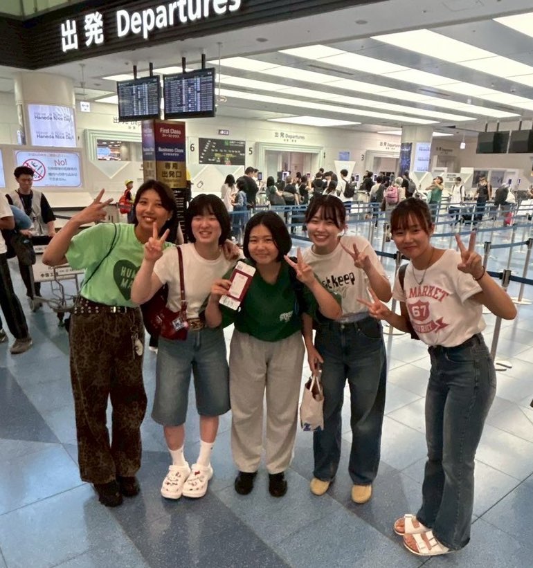 ogsvolley's tweet photo. かえも皆んなにお見送りしてもらい
バレー留学へ出発✈️🏐
 fightやでー❣️
https://t.co/P6hwWXNWhy https://t.co/YHatogSMfA