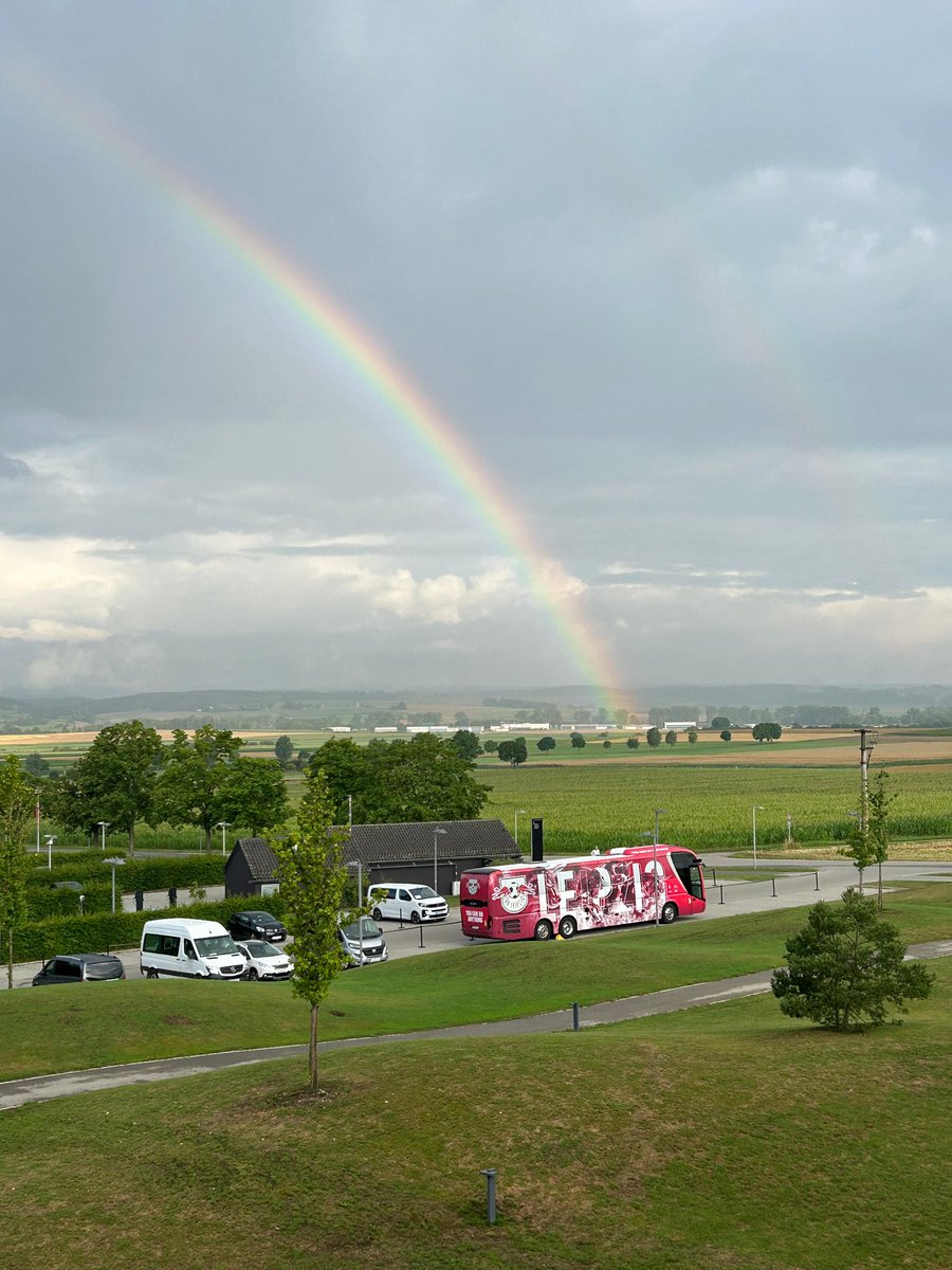 RBLeipzig's tweet image. Die Romantik hört nicht auf … 🌈😍

#Trainingslager