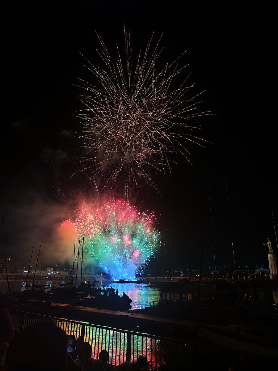 hiro_ko_driver2's tweet image. 昨日も泉州夢花火大阪最大級海上花火大会に行ってきました🎇