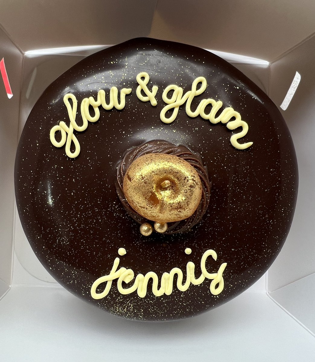 JennisProject's tweet image. วันนี้ทางบ้านได้จัดส่ง Food Support ให้กับเจนนิษฐ์และทีมงาน #GlowupGlamupConcert เรียบร้อยค่ะ

เติมพลังบูสๆ ก่อนเริ่มคอนนนน

กองทัพต้องเดินด้วยท้อง

#กองเสบียงของเจนนิษฐ์
#JennisOprasert #เจนนิษฐ์