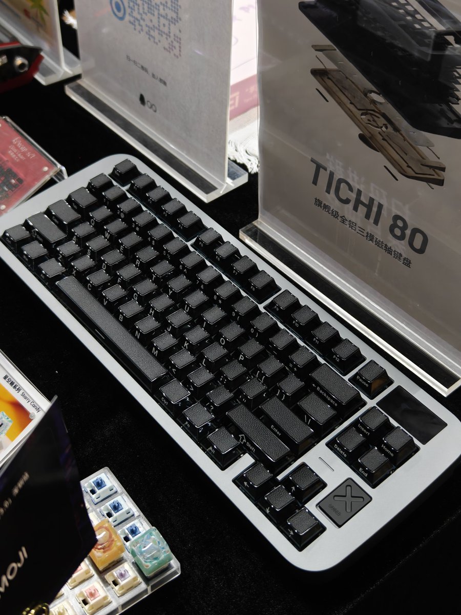 Absolute0rizz's tweet image. Keyboard and switch