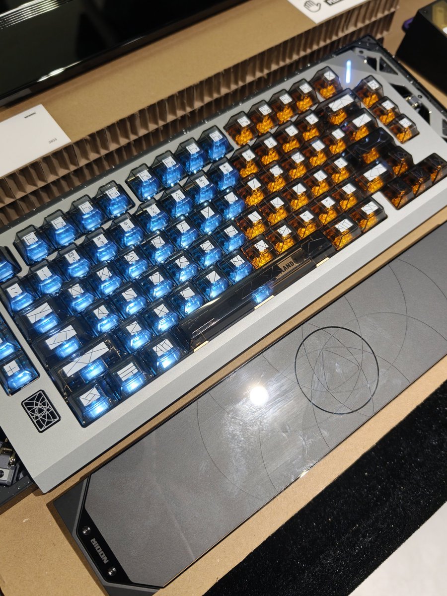 Absolute0rizz's tweet image. Keyboard and switch