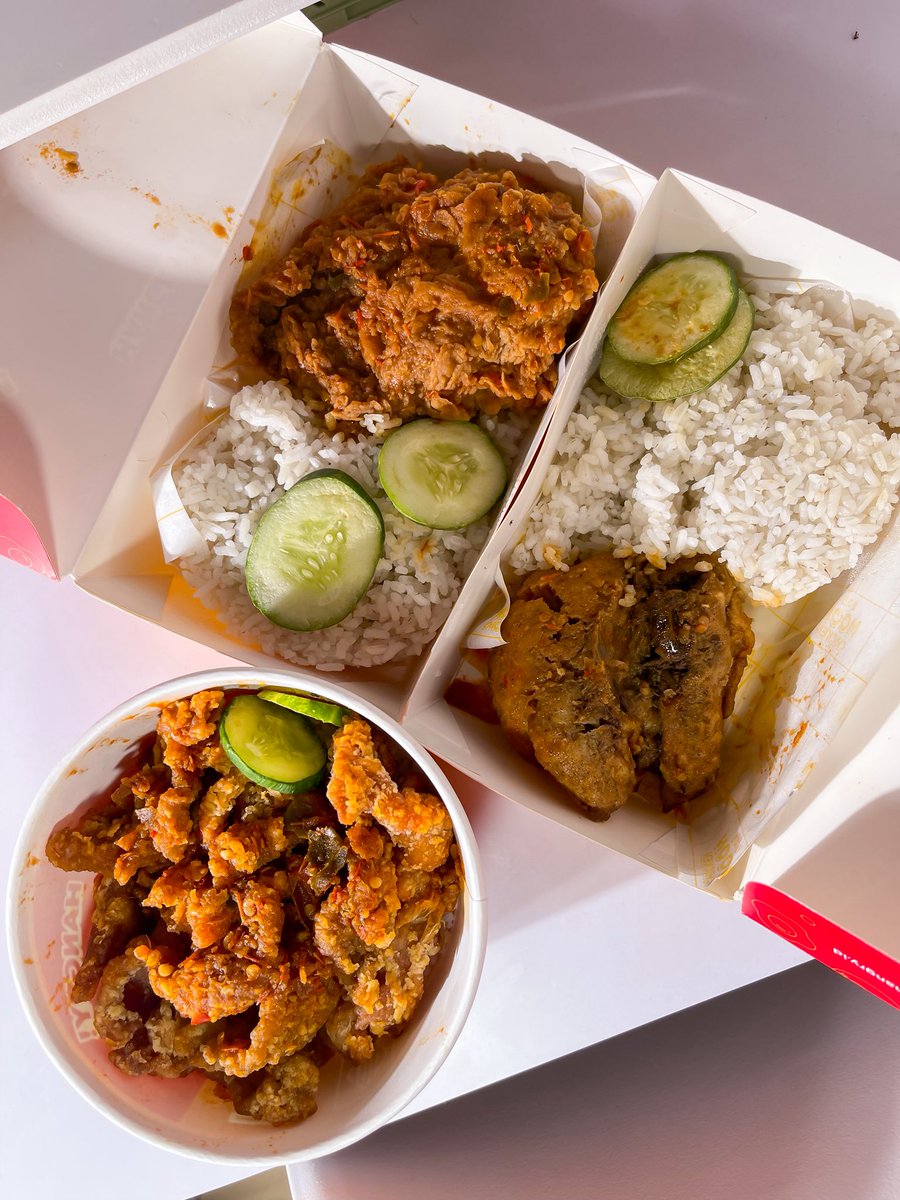 snowputr's tweet image. AYAM NGARUJAK?? Kirain bakal aneh, ternyata ENAK PARAH 😭😭 @hangry_id emang nggak pernah gagal bikin gebrakan baru!!