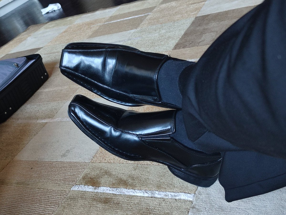 alphadom09's tweet photo. Is this slave tongue polished 👅 or hand polished? Guess in the comments 

#master #findom #sub #dom #feetmaster #feetworship https://t.co/VjHIip2ok0