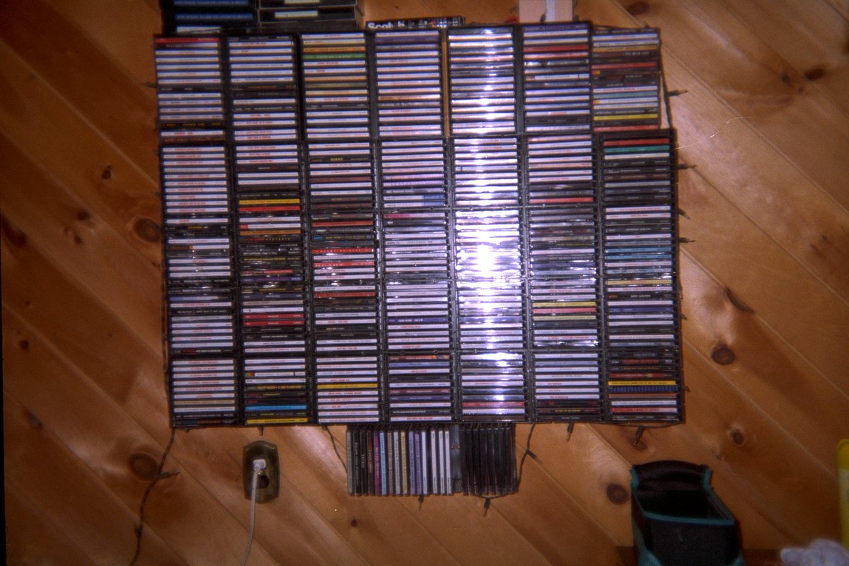 matthewhenzel's tweet image. Anyone still have their old music Compact Discs™? Anyone still buying brand new music CDs? (Both is true for me). Here is my CD collection from 1992. Bottom row is Philips #CDi discs, of course., 😁