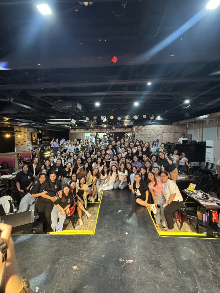 VivaOnePH's tweet image. Special thank you for Lovebreys for organizing this Thanksgiving event and uniting each and every fandom of Aubrey and LanceBrey to form one love for this day. 🥰💎✨
#AubreyCaraan #SamanthaVera #AvenuesOfTheDiamond