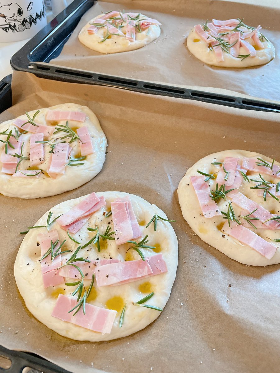 ホシノ天然酵母の白パンは
オーバーナイトして明日焼くことに

今夜用にフォカッチャを焼く