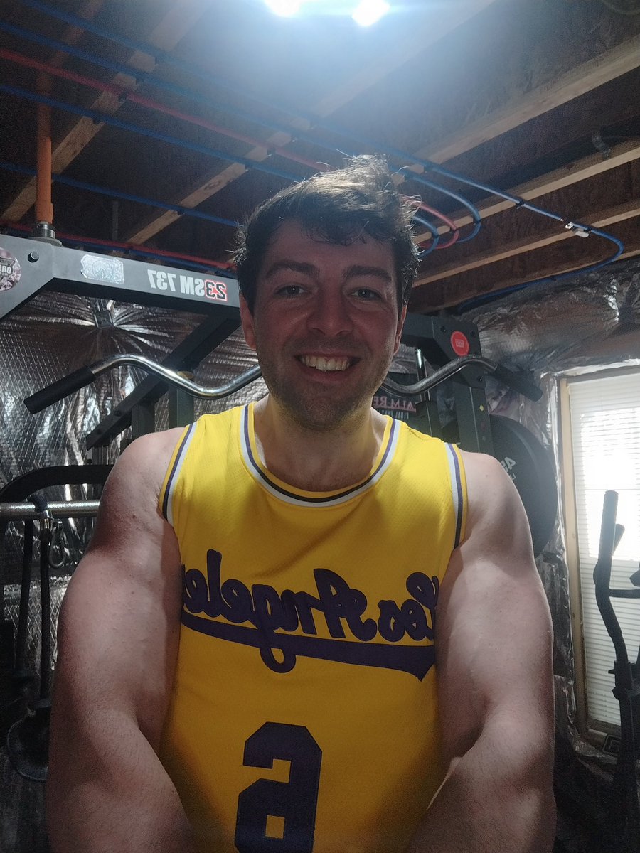 Hartmann0923's tweet photo. Still working 💪🦵🏋️.. almost 35 and feeling great but wanna get BIG.

#Train
#Lift
#EAT
#work
#fun
#weight
#66
#235 https://t.co/E5ZxdOJsVB