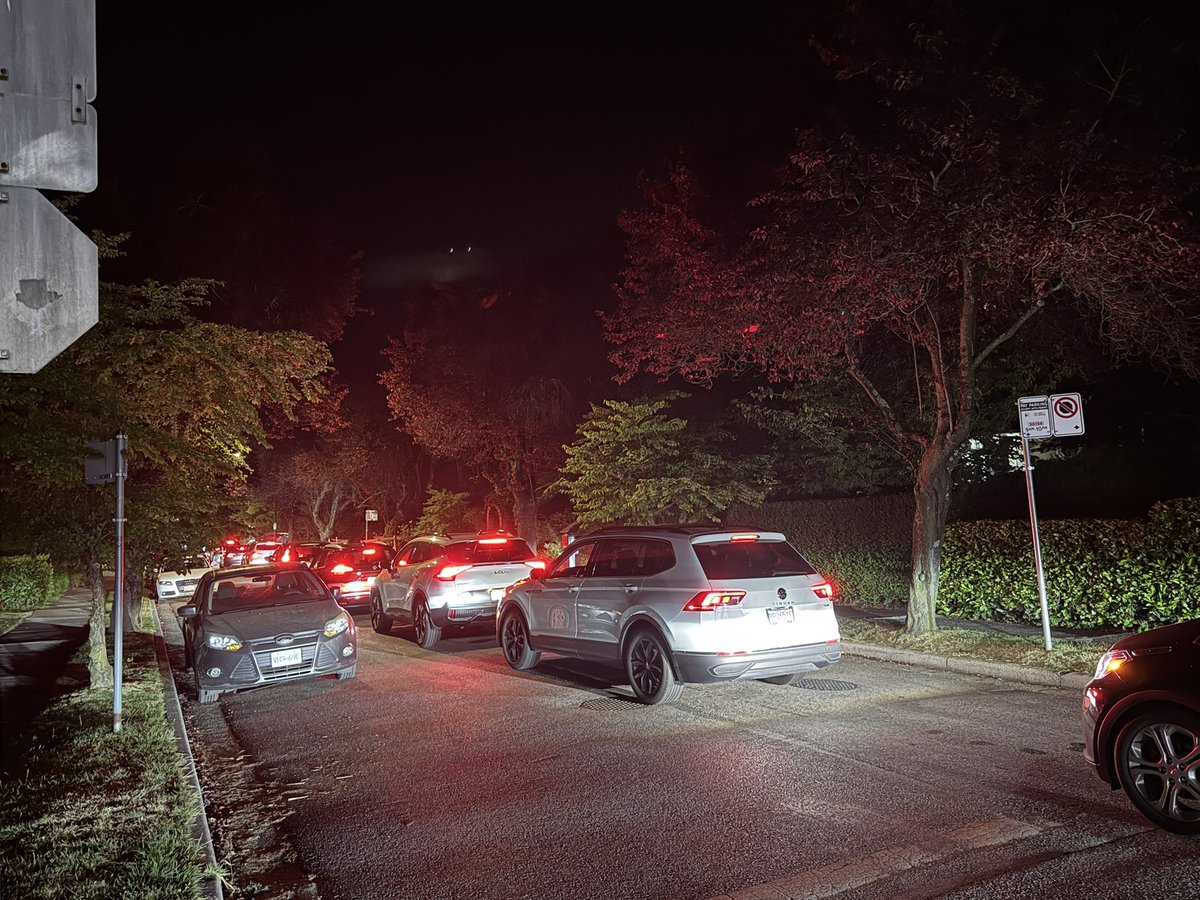 bobmackin's tweet image. Post-Celebration of Light fireworks gridlock near the Senakw skyscrapers construction site. Westbank, Nch’kay and City of Vancouver have kept traffic management plans secret from Kits Point residents. Move-in is expected to begin by year-end. #vanpoli #vanRE #cdnfoi