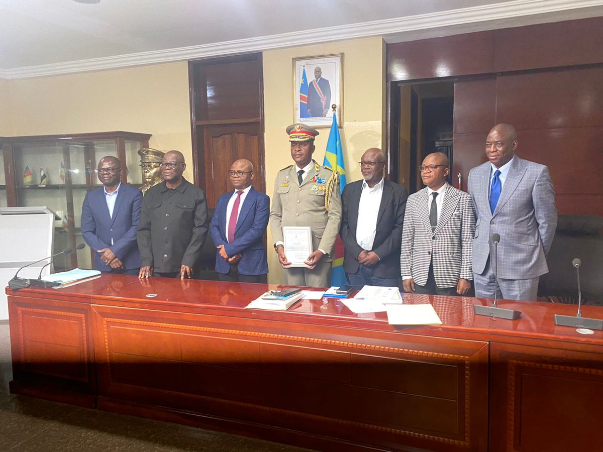 Soutenance ce jour du 1er mémoire de Master en stratégie et defense à l'École doctorale du CHESD dont je suis le Directeur de l'Ecole doctorale. Félicitations au Colonel SADDATH