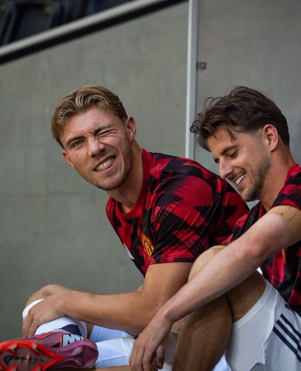 AfcFagar's tweet image. 🚨 BREAKING: Hojlund has started calling himself "Gyökeres" during training in an effort to boost Amorim’s confidence in him. 🤣