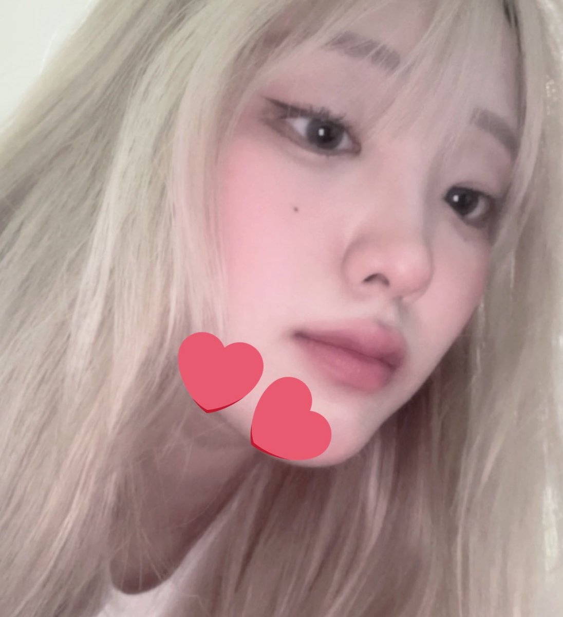 yuimx5's tweet image. 옛날에 읨이 잇엇슨 #예읨메 
탈색을햇엇슨
파랑머리도 하고
보라 핑크 머리도 햇슨
얼마 안 지나 뿌리가 거슬려 블랙으로 덮엇슨
후회하게됏슨
좀 더 다채로운 색 좀 해볼 걸 너무 빨리 덮어버렷다
쩝