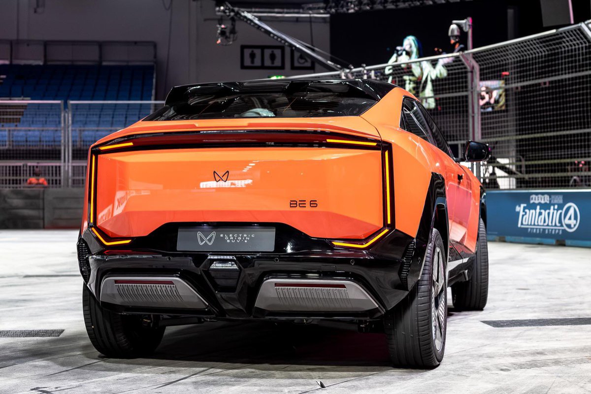 mahindraesuvs's tweet image. Yes! That&apos;s the Mahindra #BE6 unleashing its Unlimit Performance at the London Formula E E-prix in collaboration with #MahindraRacing

#MahindraElectricOriginSUVs  #FormulaE #LondonEPrix #Motorsport #Racing