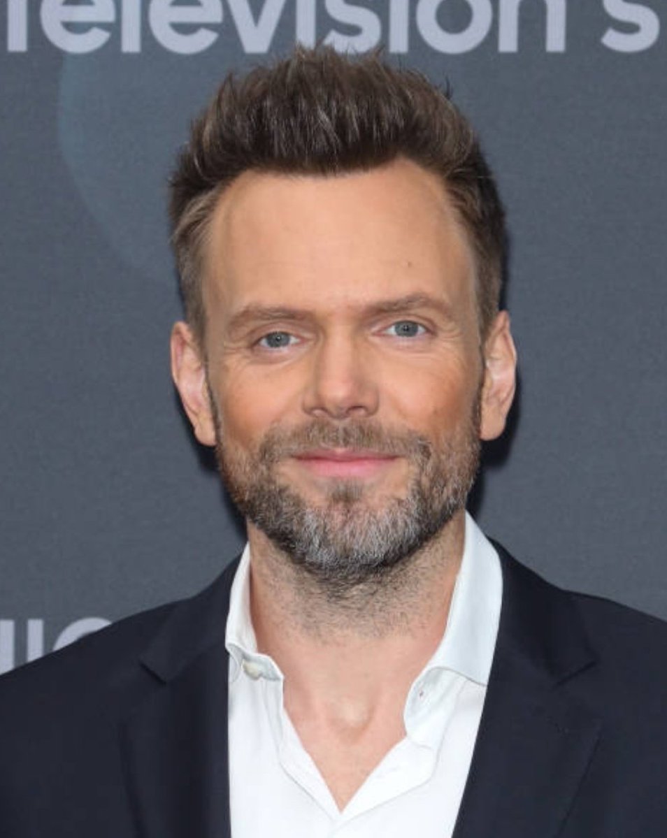 37Lemons's tweet image. FTM Joel McHale

1) soft-faced bearded lady with wonky eyes &amp;amp; pink lips
2) female gait, arms akimbo
3) female digit ratio next to male Amy Schumer
4) with FTM Dwayne &quot;The Rock&quot; Johnson &amp;amp; MTF daughter Simone Alexandra Johnson
