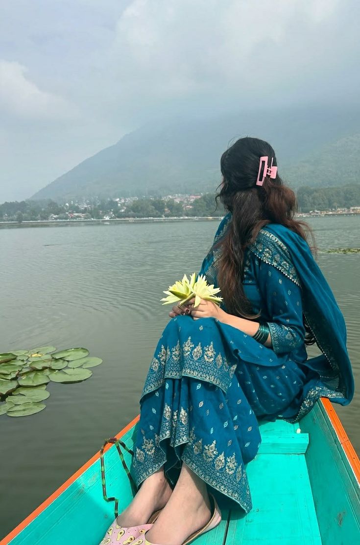 Naina__8's tweet image. हम इस दुनिया में आए हैं,
सिर्फ तुम्हारे लिए😜😊
और तुम्हें फुरसत नहीं है,
हमारे लिए......😂🤣🤣😜😁