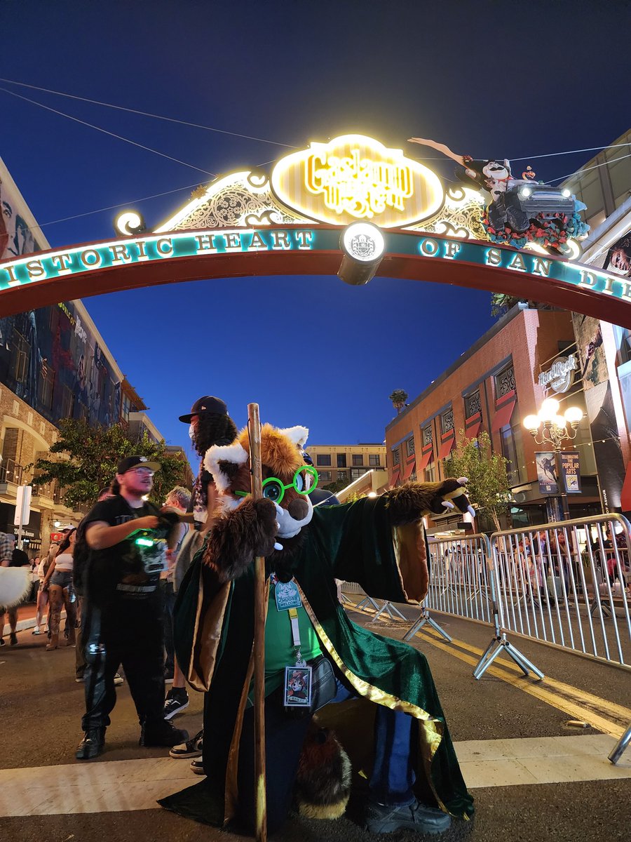 AtchiFiscal's tweet image. Meet the wizard of the gaslamp district @Burbley1
#furries #furry #fursuit #fursuiter #furryfandom
