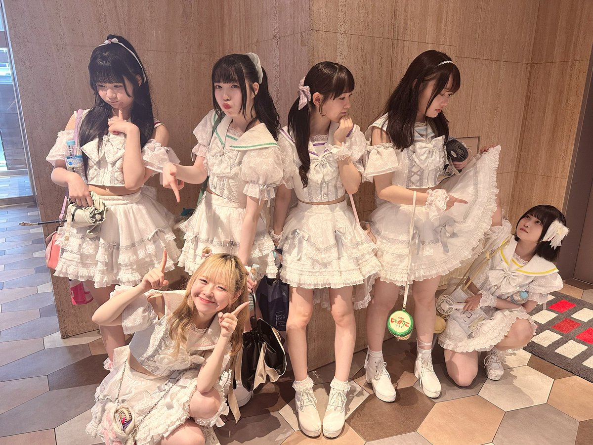 lele【卸】第1弾冬の感謝祭適用°˖✧ラビベロ30ml他 NEWS | LE SSERAFIM Japan official site