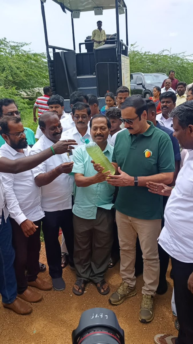 Narenkumar_Ravi's tweet image. வையாவூர் நத்தப்பேட்டை ஏரிகளை காப்போம்..
பா.ம.க. தலைவர் மருத்துவர் அன்புமணி இராமதாஸ் அவர்கள் பார்வையிட்டார்..
உடன் காஞ்சிபுரம் மேற்கு மாவட்ட செயலாளர் அண்ணன் காஞ்சி பெ.மகேஷ்குமார் மற்றும் மாவட்ட தலைவர் அண்ணன் வ.உமாபதி வரதன் மற்றும் முன்னாள் சட்டமன்ற உறுப்பினர் சக்தி கமலம்மா