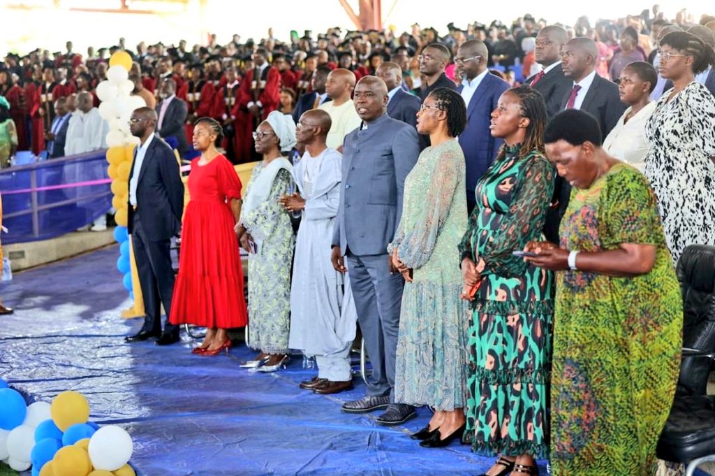 dereckgoto's tweet image. It is always commendable when Zimbabwean nationals are recognised on the international stage. Yesterday, Cde Dr. Kudakwashe Tagwirei visited one of Nigeria’s leading private academic institutions, Babcock University in Lagos, where he was honoured as a guest of distinction.
This…