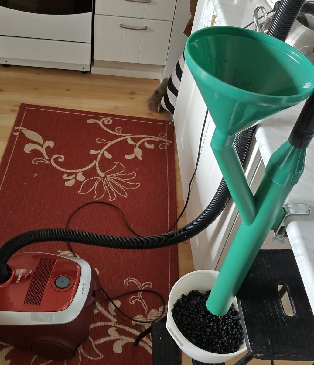 jarlaiti's tweet photo. @WidgrenPasi @elsavola @thisisFINLAND Tällä Marjukalla on kyllä pärjännyt minun keräysmäärillä. Eikä maksa paljon. https://t.co/QAWJoUvPxV