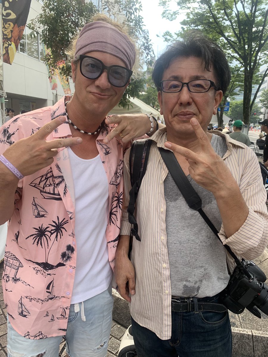 hcr32skyline's tweet image. すずめ に来たら
モンキーマジックの
プレイズさんに
お花見🌸以来 また
お会いしました‼︎

ツーショ写真
ありがとうございました ♬
新曲好みです‼︎
#モンキーマジック
#monkeymagic