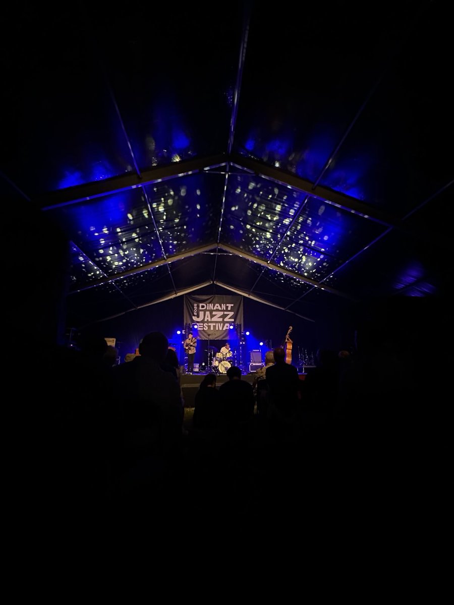 DBoBruessel's tweet image. 🎺 Grandios: #Dinant #Jazz Festival 2025!
Toller Rahmen, stimmungsvolle Klänge, virtuose Musik. Mit dabei: Deutschlands Jazztrompeter #TillBrönner begeisterte beim Festival alle JazzliebhaberInnen und mich. Die 🇩🇪 Botschaft Brüssel ist 2025 erstmals Partner von Dinant Jazz.