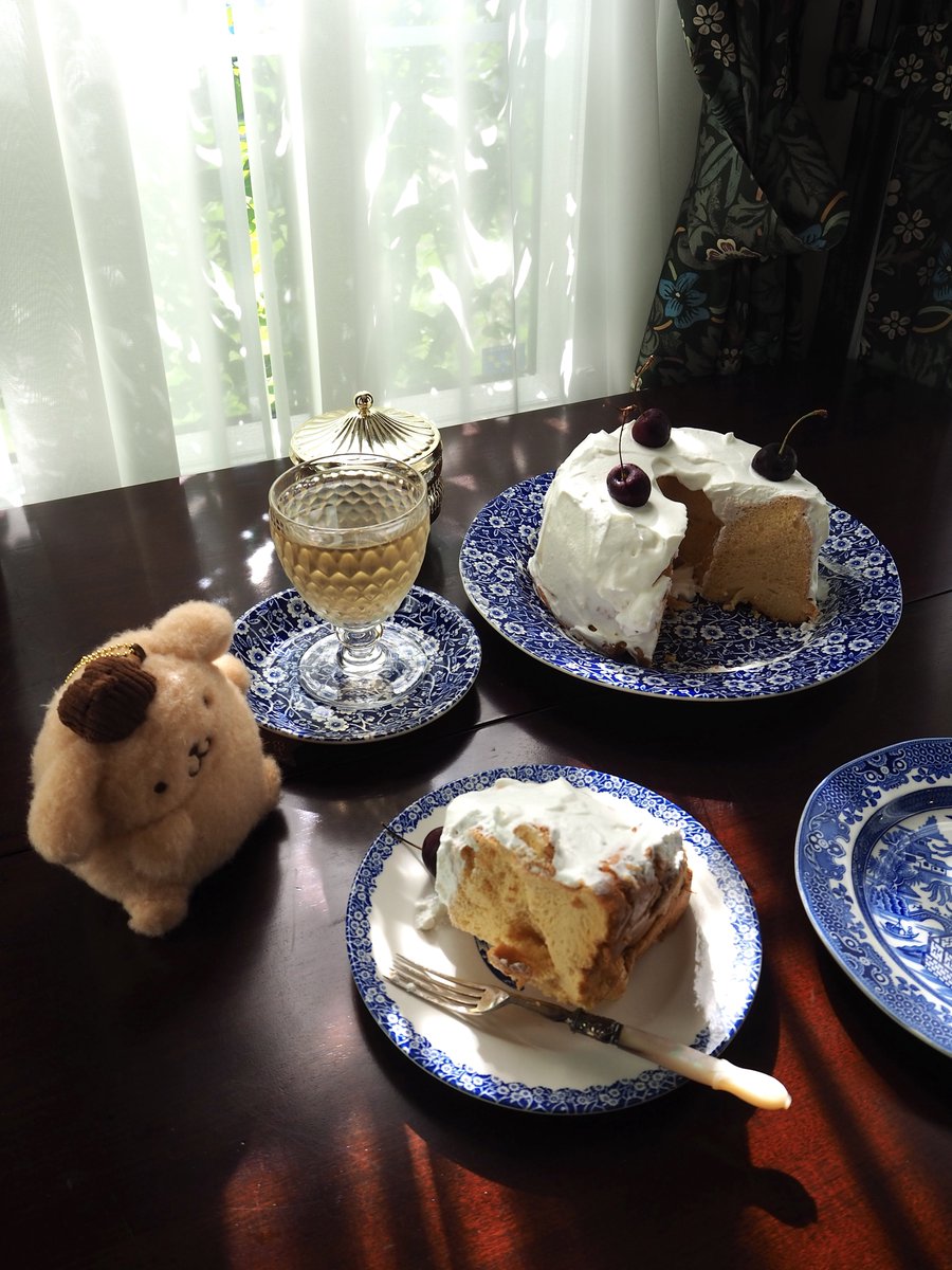 tikwb's tweet image. シフォンケーキ（ちょっと失敗）が焼けたよ〜